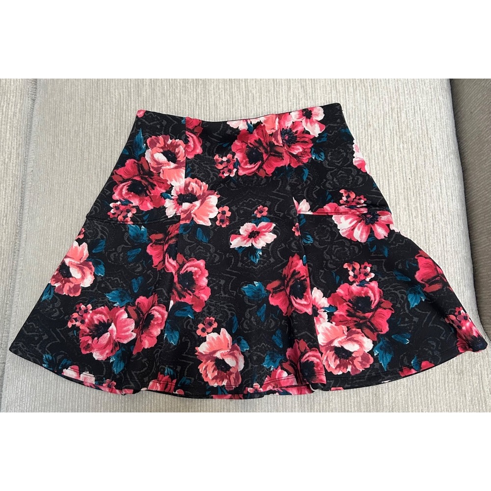 Hollister Floral Print Mini Skirt Size Small